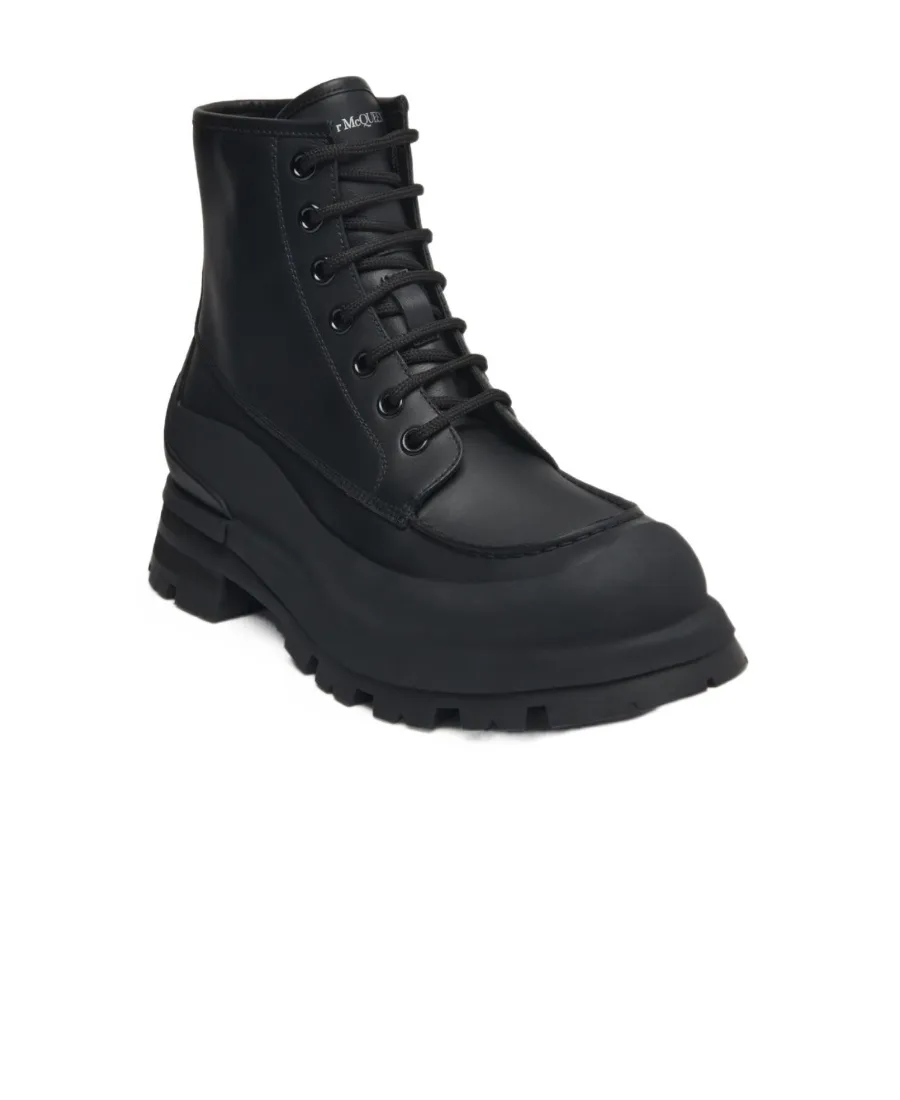 Wander Lace-Up Ankle Boots