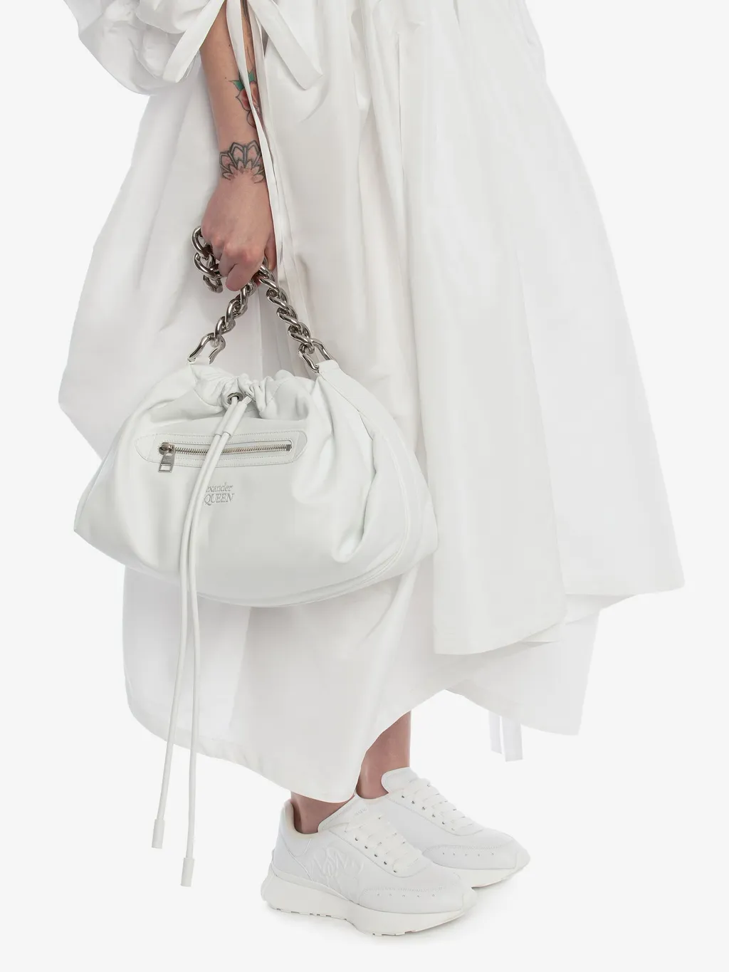 Logo Detailed Drawstring Shoulder Bag