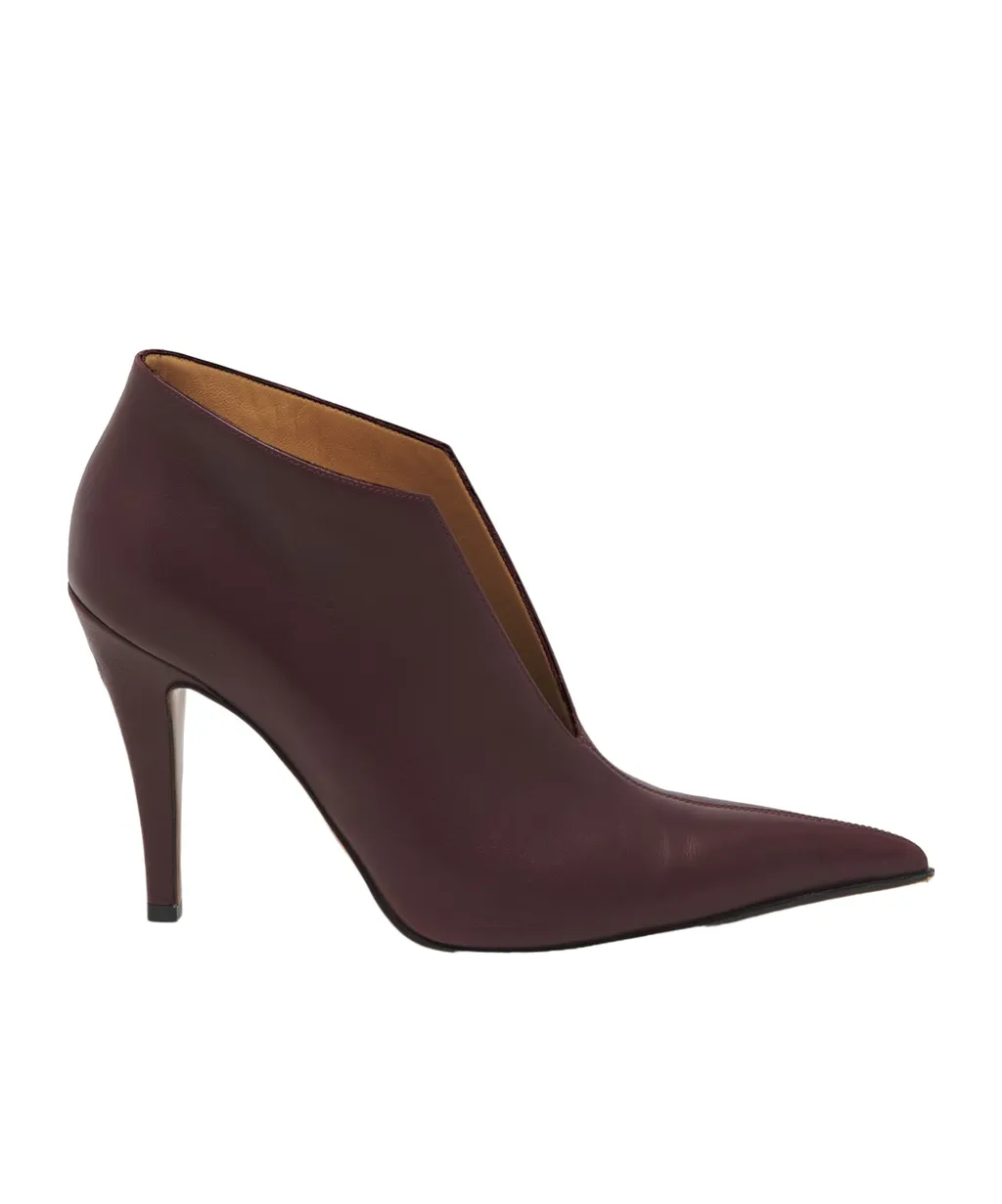 Pointed-Toe Heeled Pumps