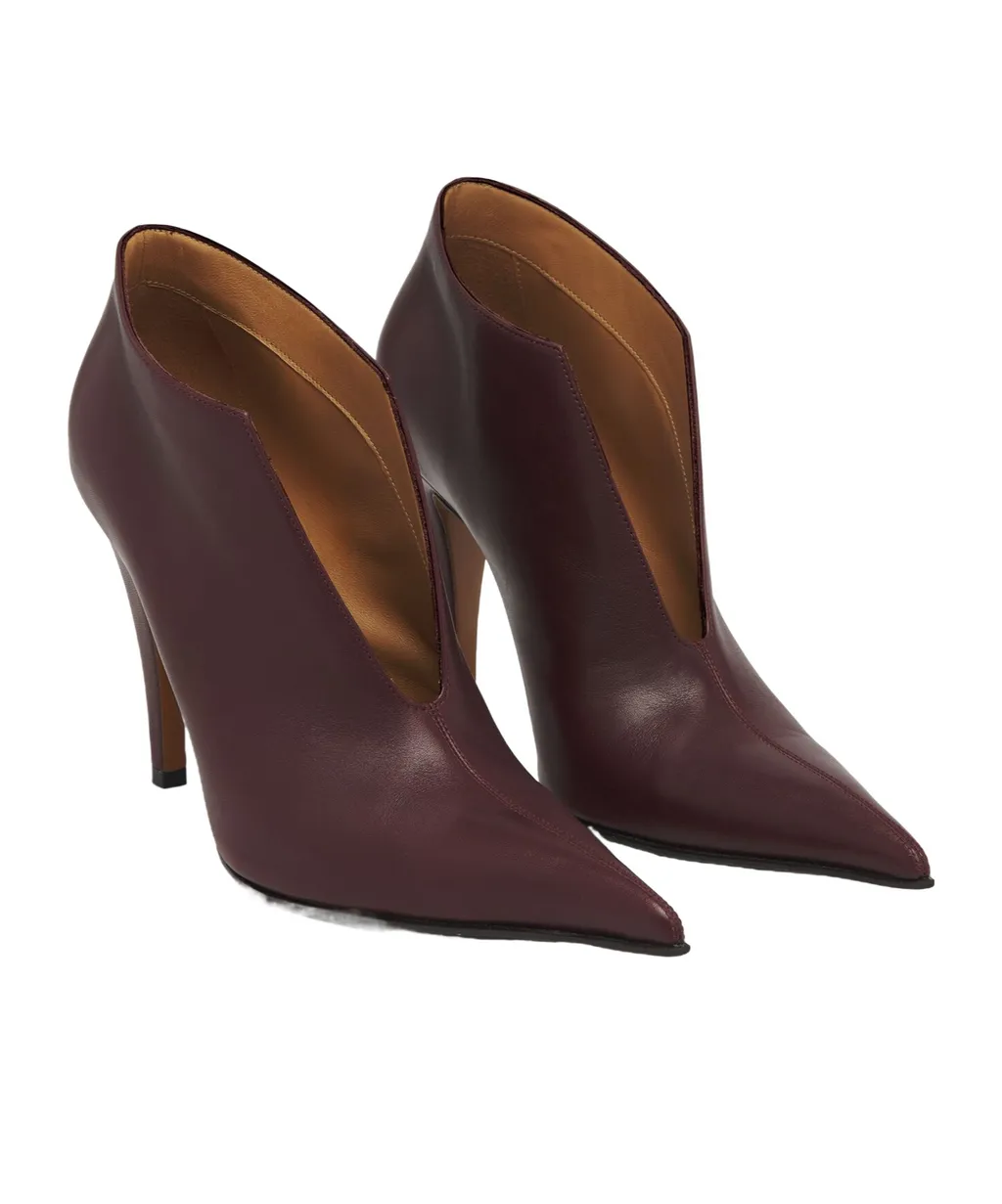 Pointed-Toe Heeled Pumps