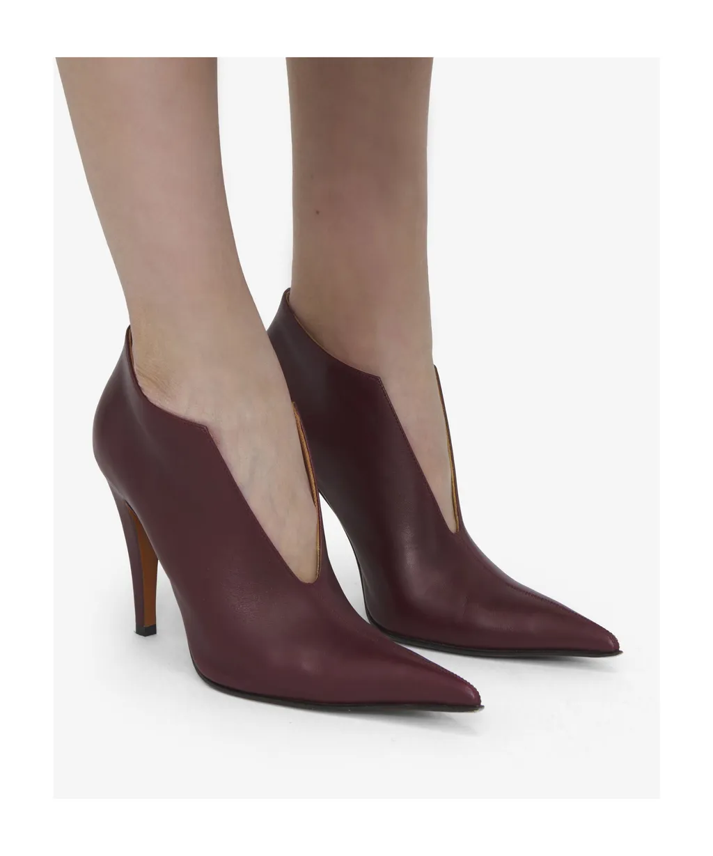 Pointed-Toe Heeled Pumps