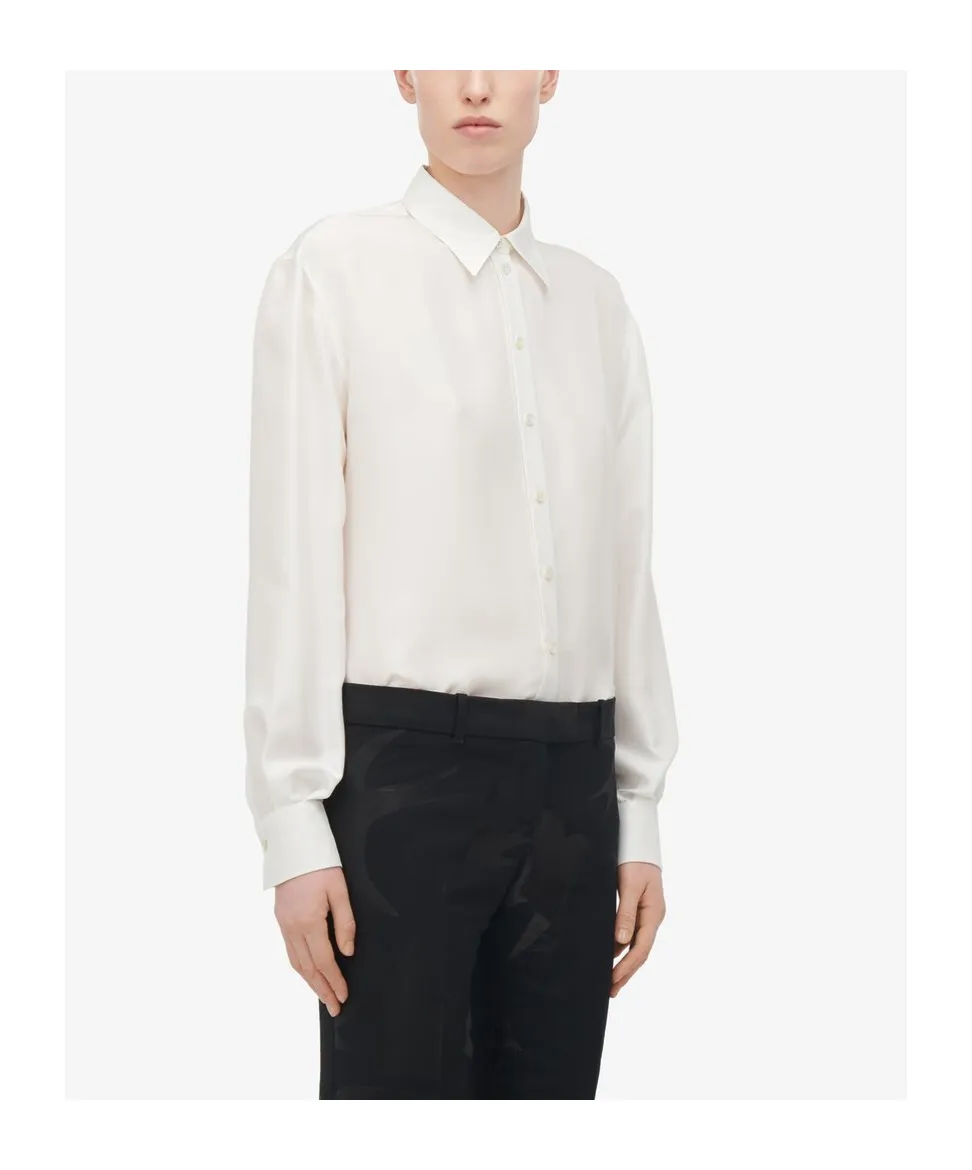 Long Sleeved Buttoned Shirt