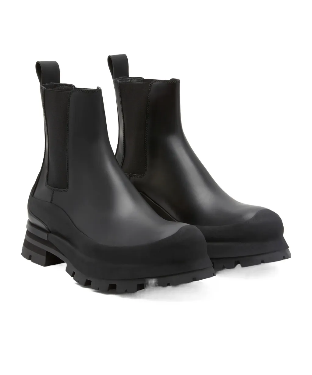 Wander Round-Toe Chelsea Boots