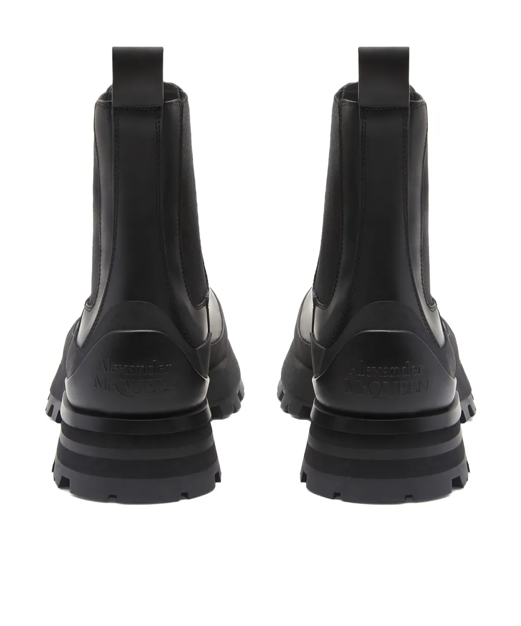 Wander Round-Toe Chelsea Boots