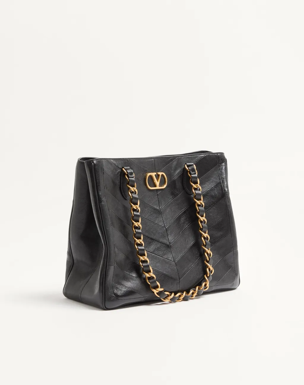 Garavani Laseine Shopping Bag In Nappa Leather With A Chevron Pattern