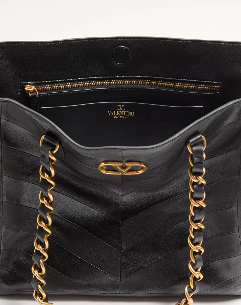Garavani Laseine Shopping Bag In Nappa Leather With A Chevron Pattern