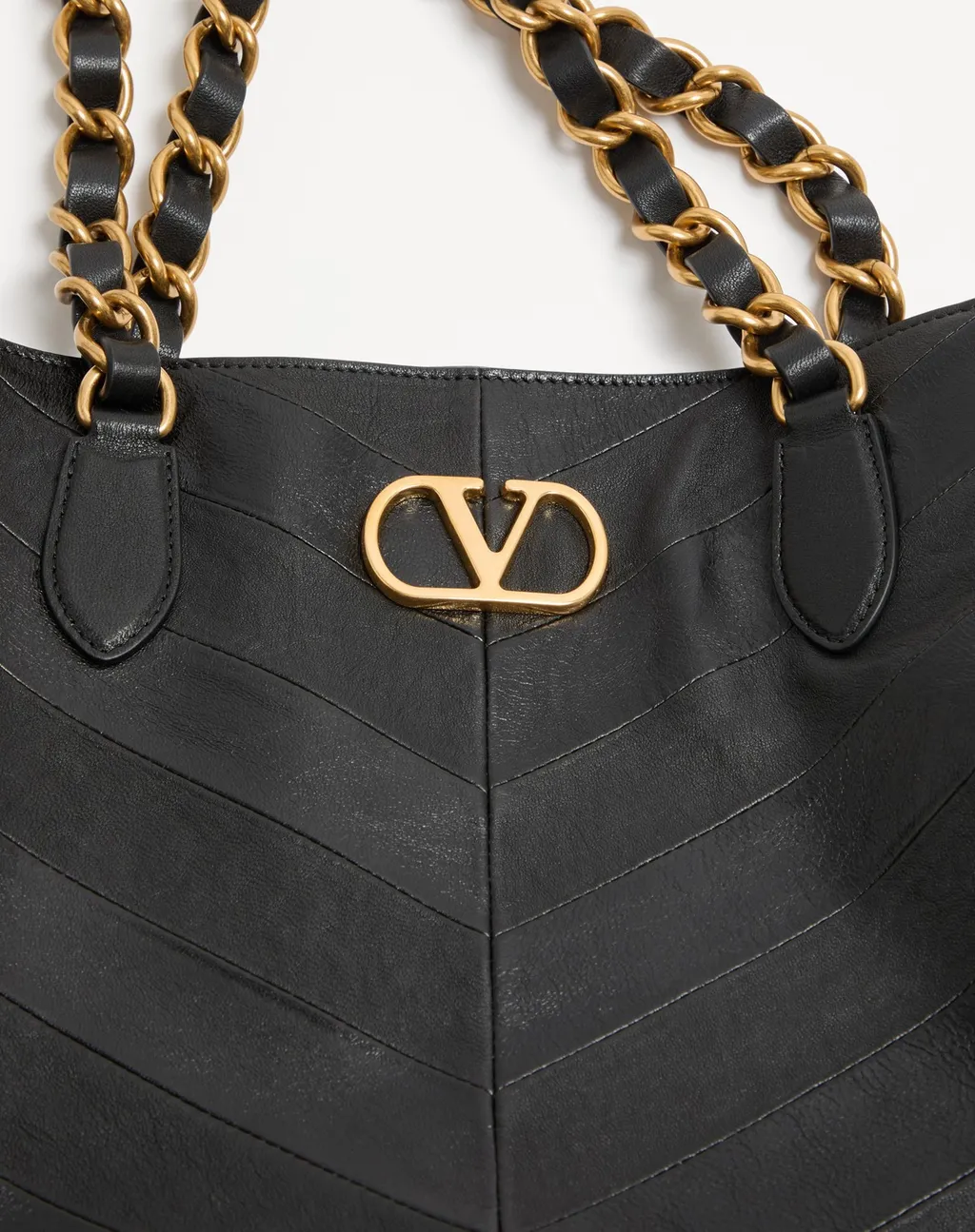Garavani Laseine Shopping Bag In Nappa Leather With A Chevron Pattern