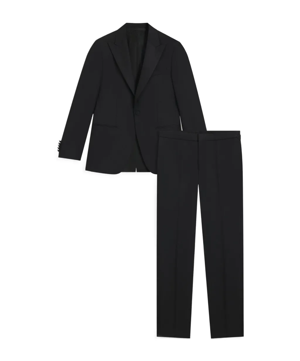 Long-Sleeved Suit