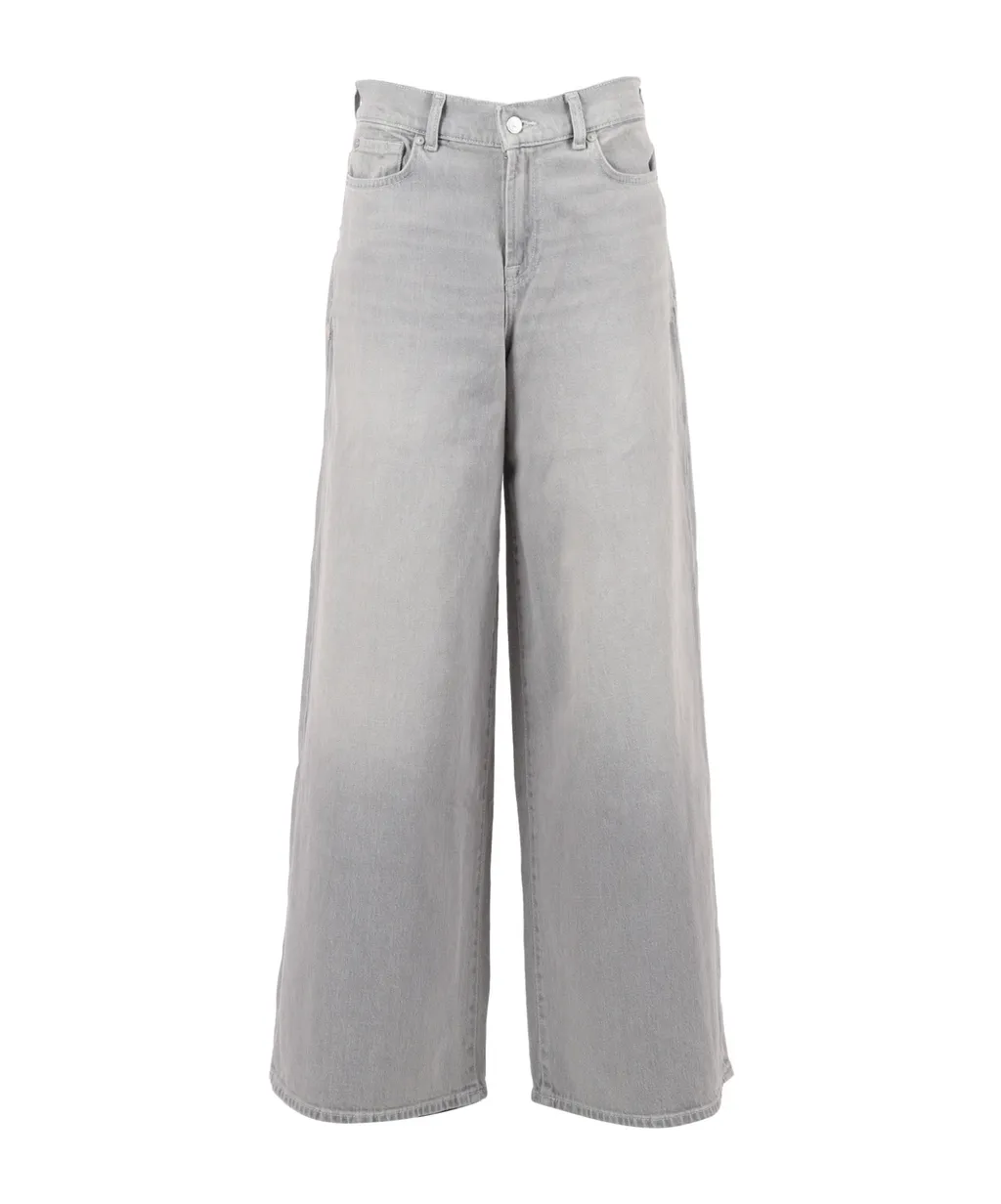 Wide-Leg Jeans