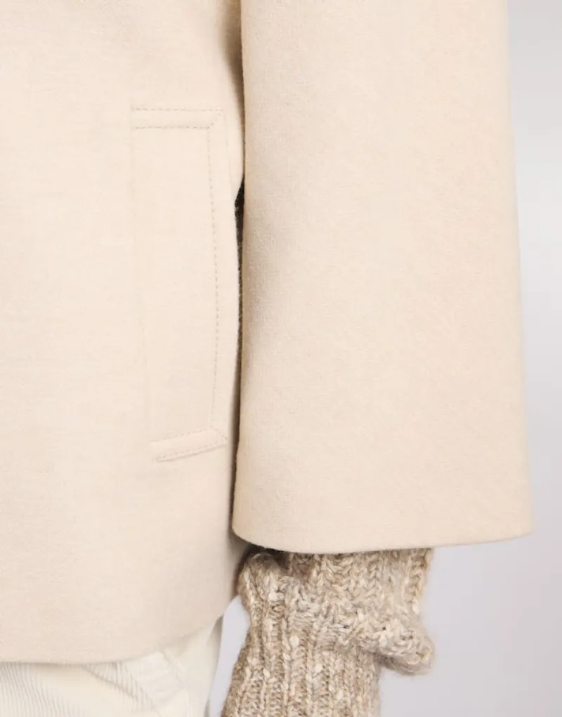 Toggle-Fastening Jacket