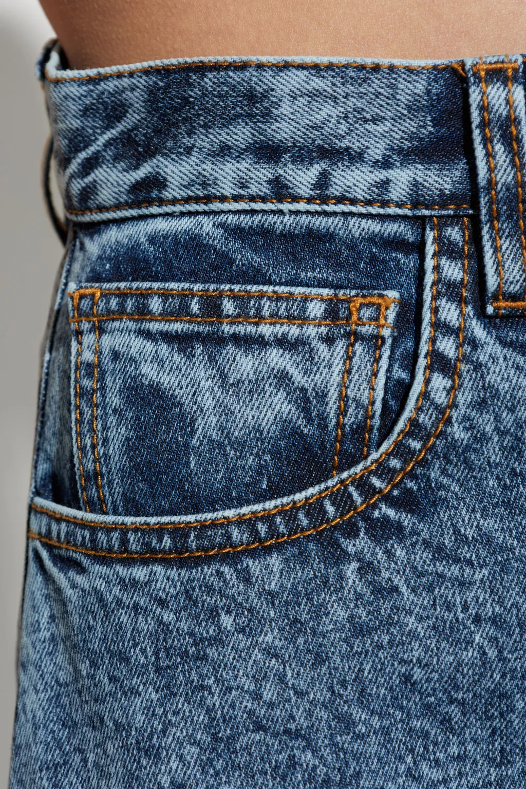 Snow Denim Round Jeans