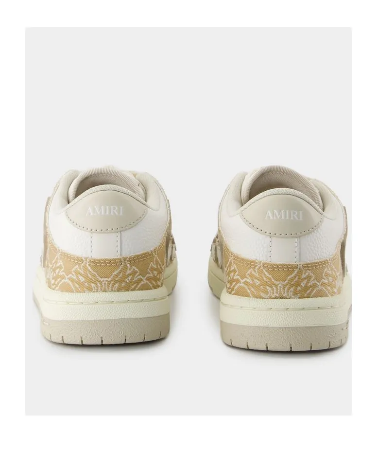 Round Head Low-Cut Sneakers
