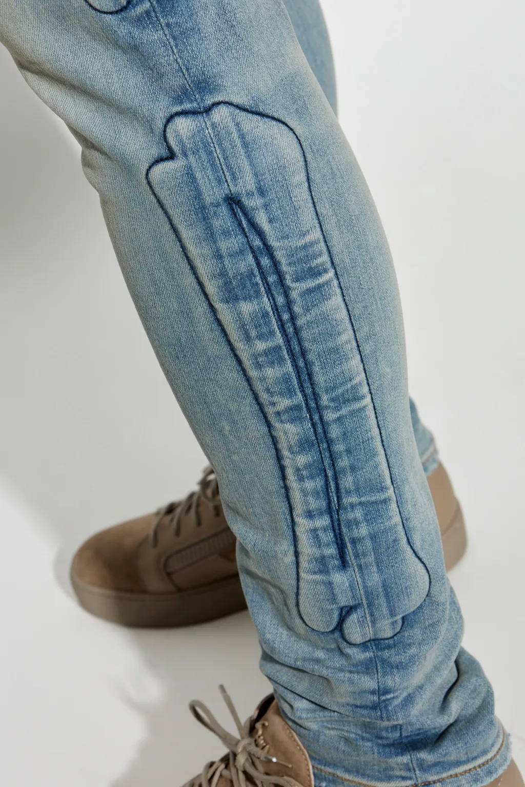 3D Bone Detailed Distressed Skinny Jeans