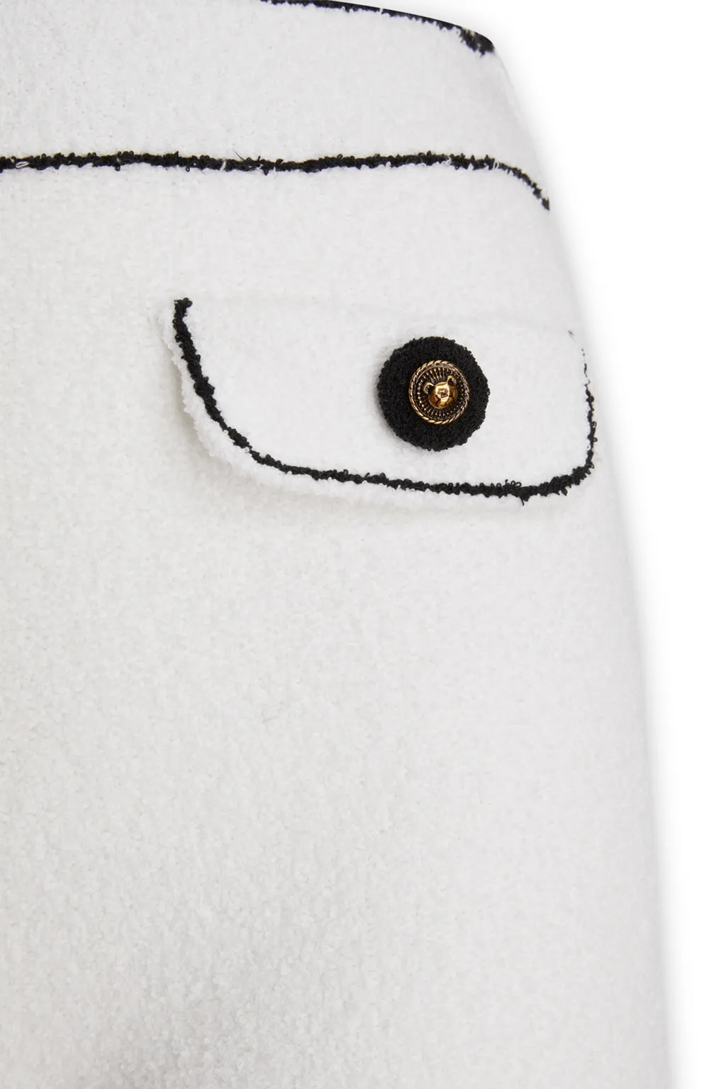 Contrasting Edge Shorts