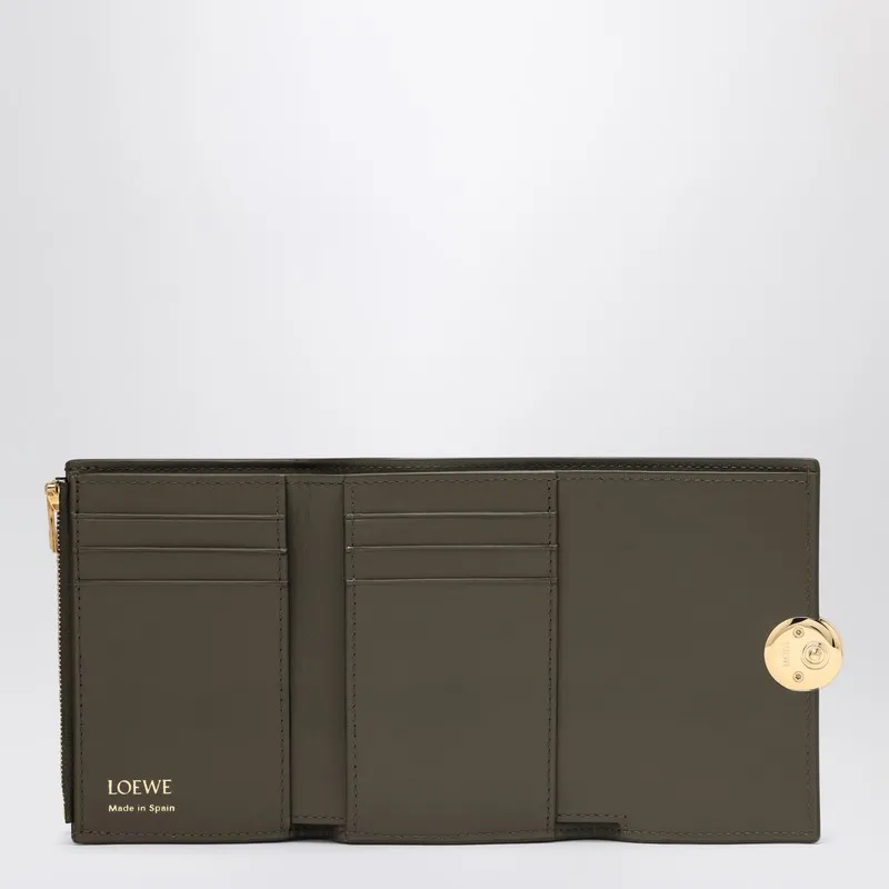 Small Vertical Wallet In Pebble Grained Calfskin