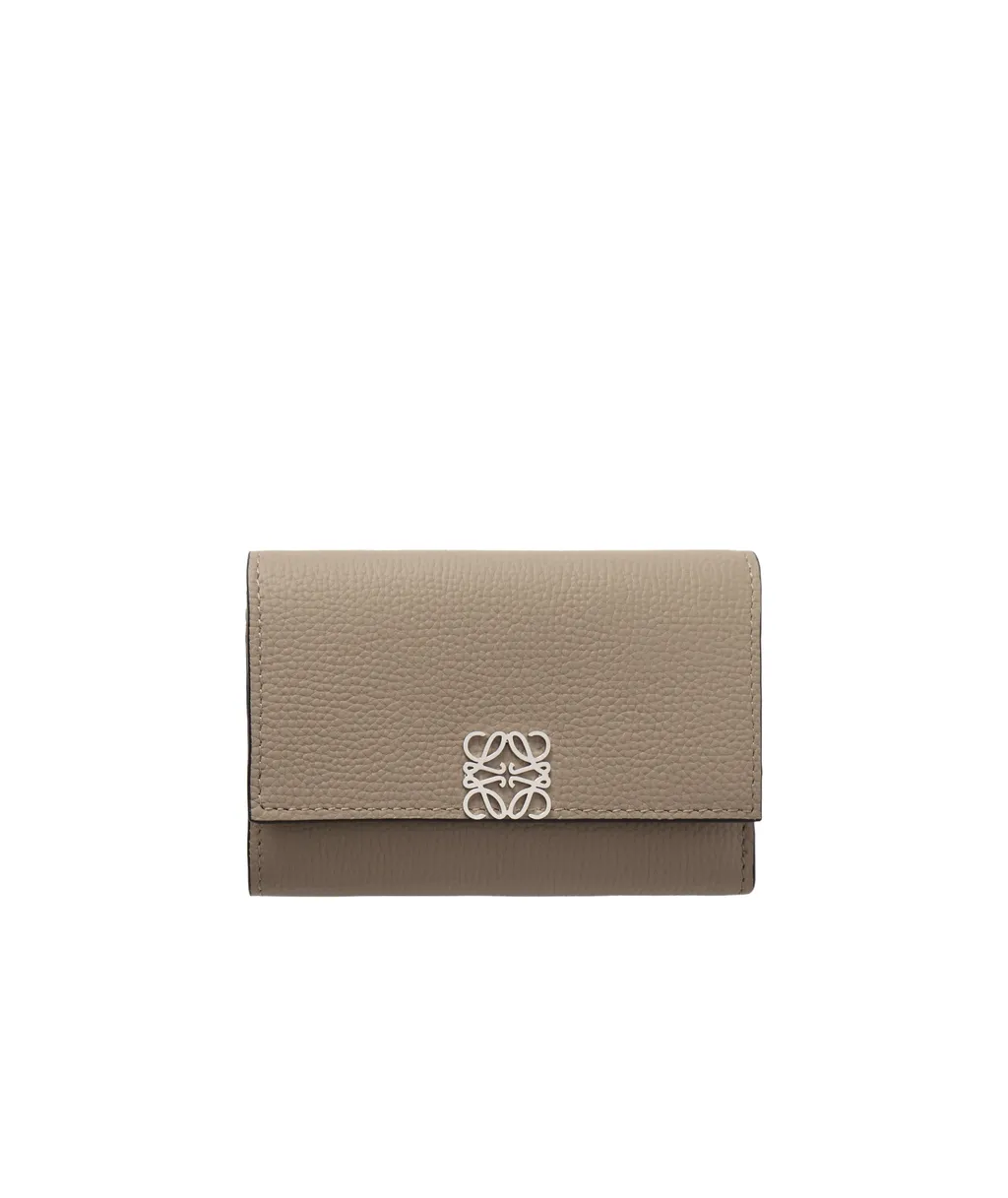 Anagram Small Vertical Wallet In Pebble Grained Calfskin