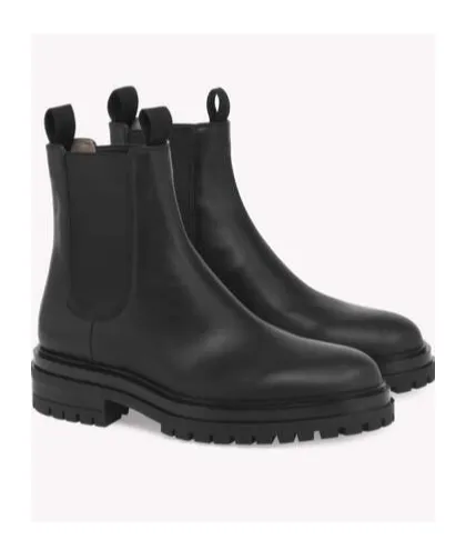 Chester Round Toe Chelsea Boots