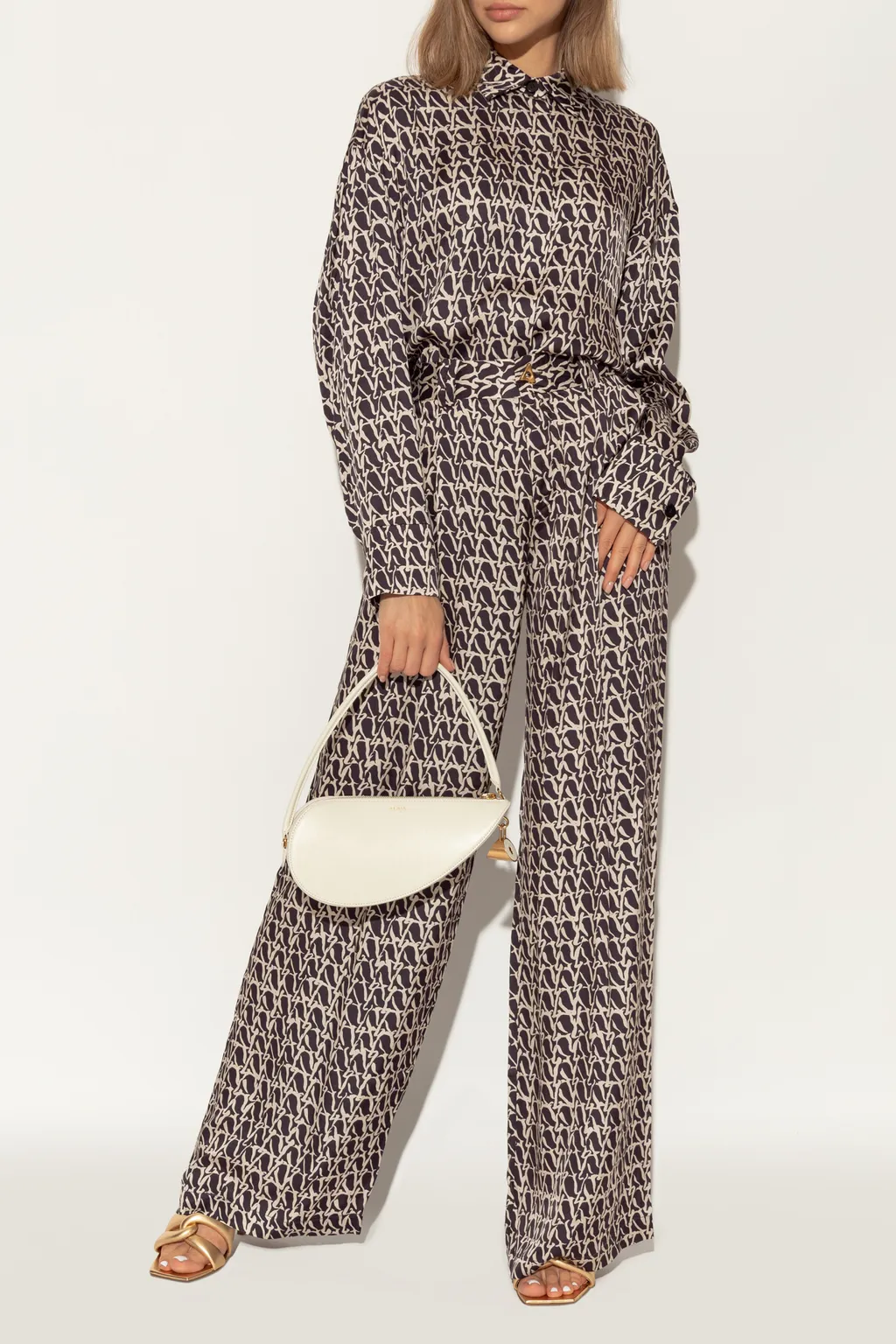 Amour 3D Interlink Chain Mules