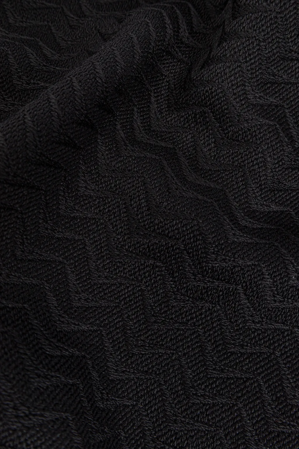 Logo-Intarsia Fringed Scarf