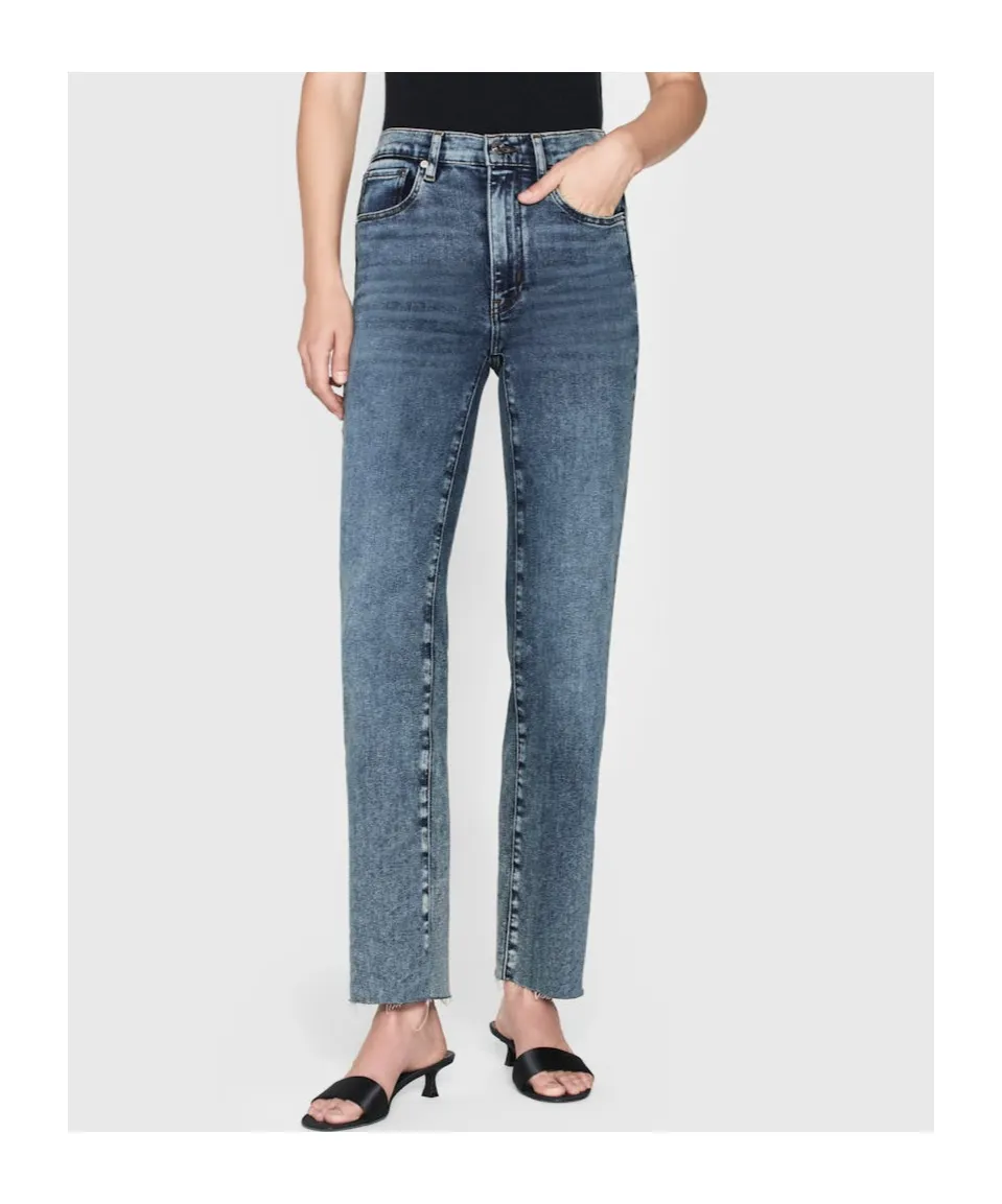 Le Sleek Straight Jeans