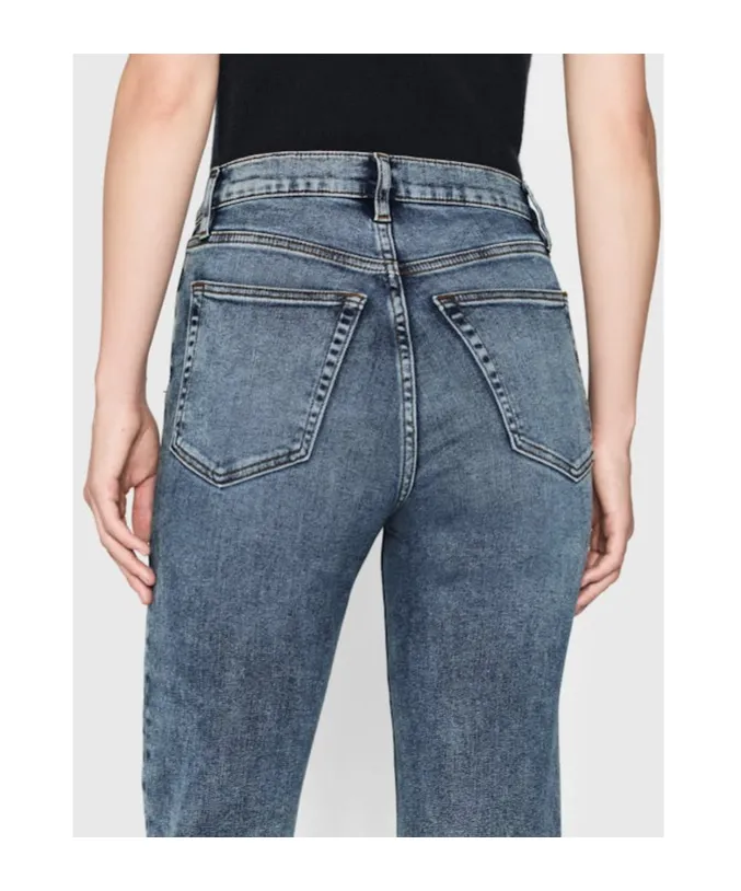 Le Sleek Straight Jeans