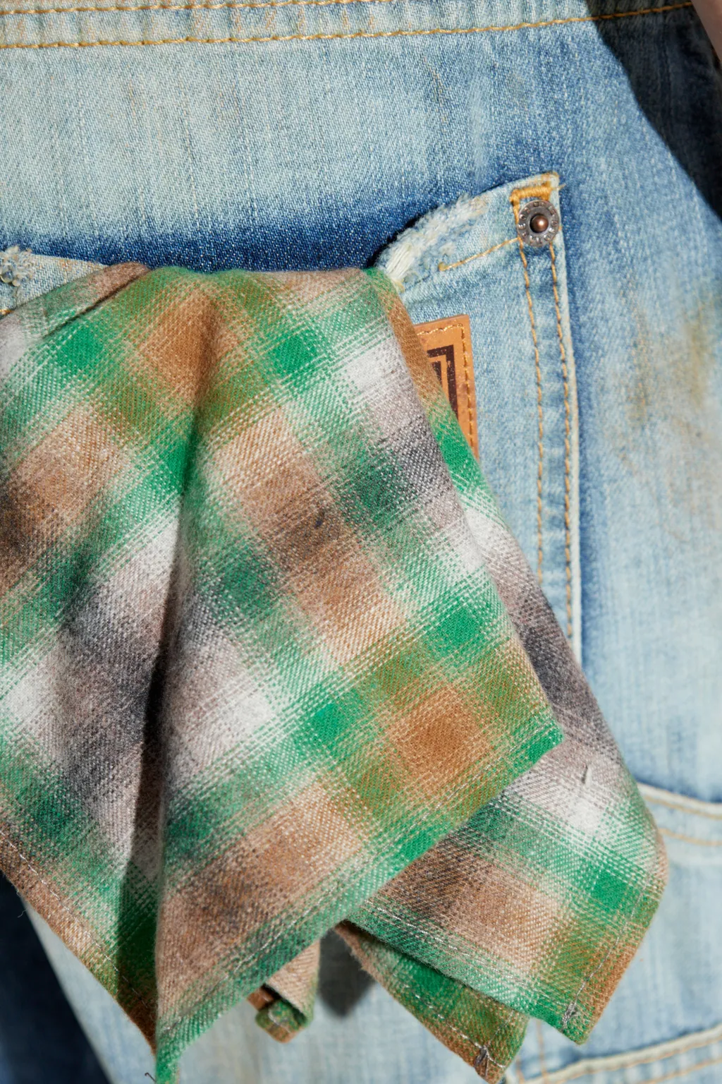 Distressed Cropped Jeans