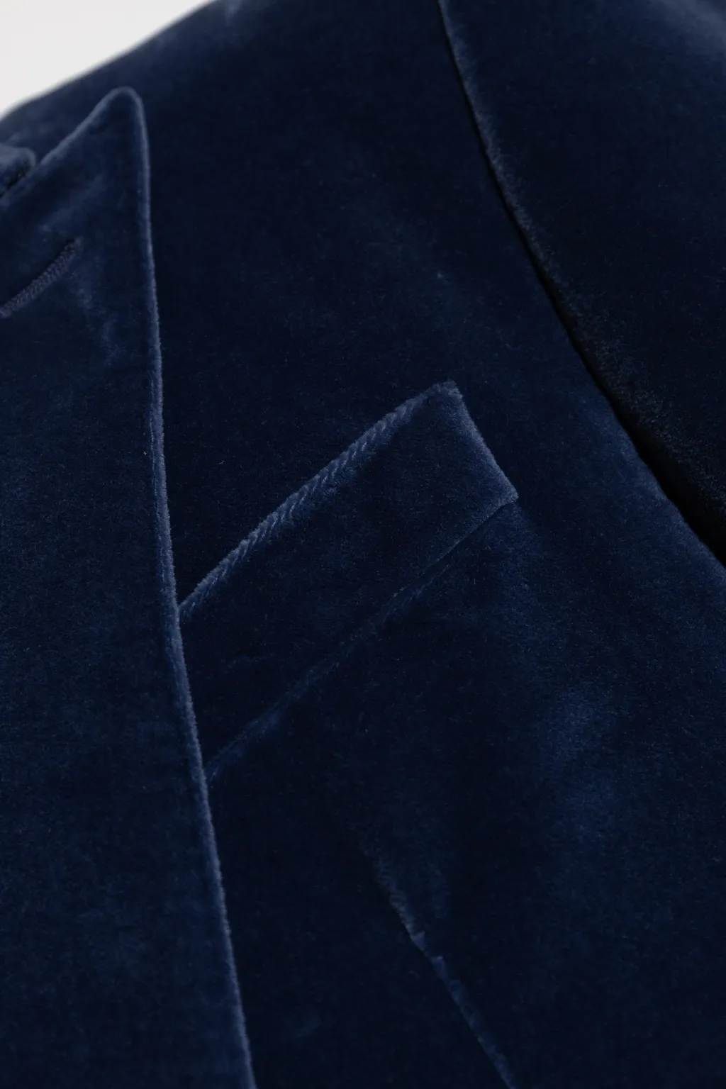 Single-Breasted Velvet Blazer