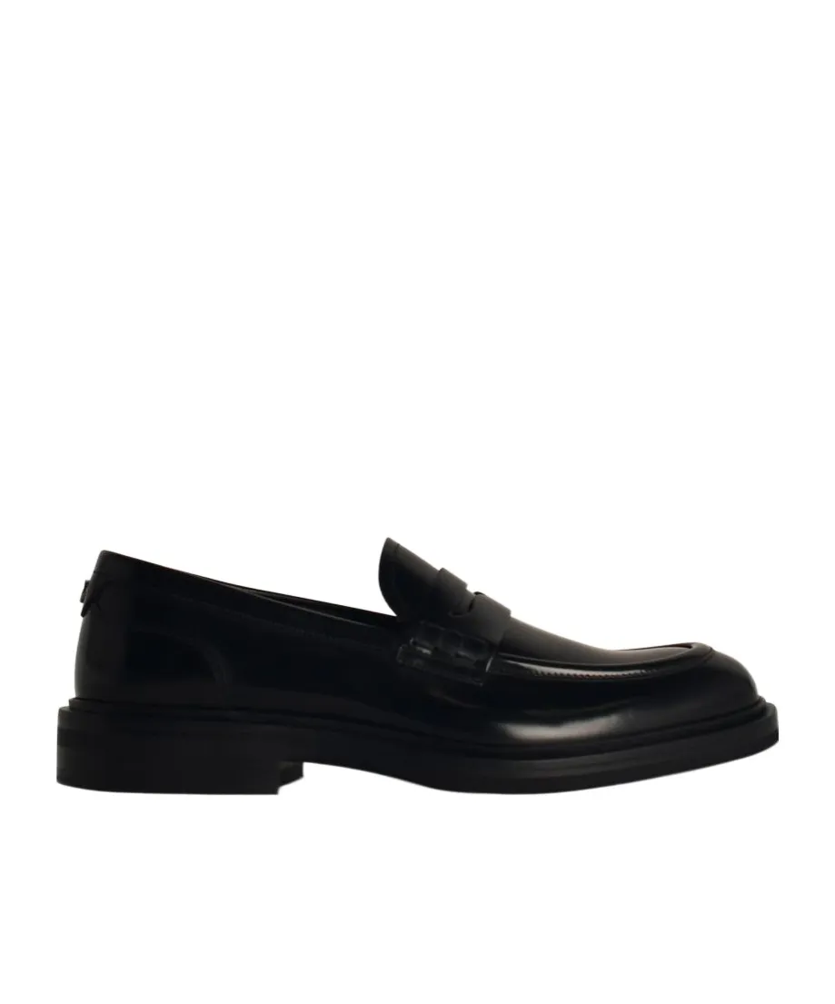 Logo Plaque Round Toe Loafers