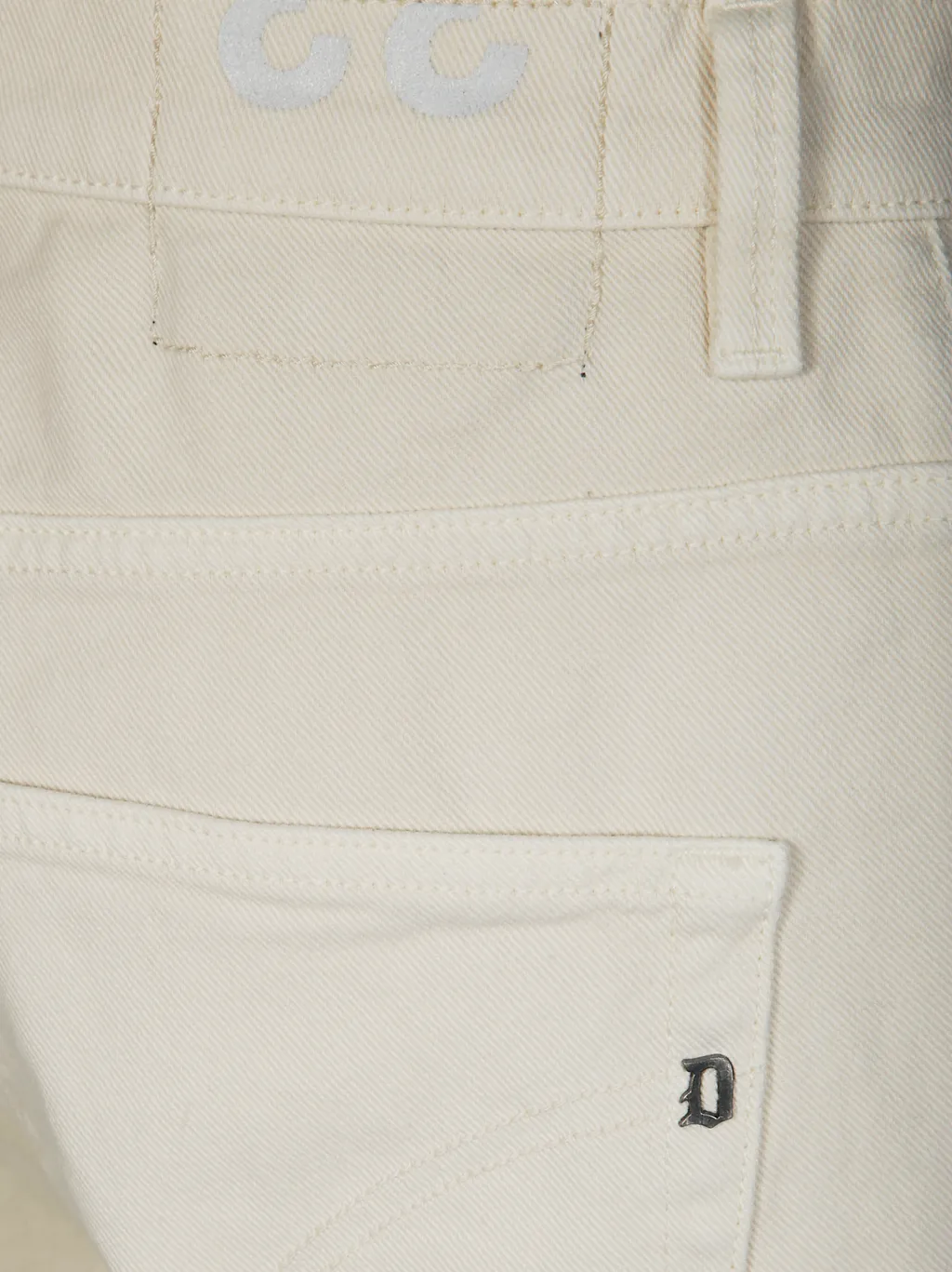 Slim-Fitting Jeans