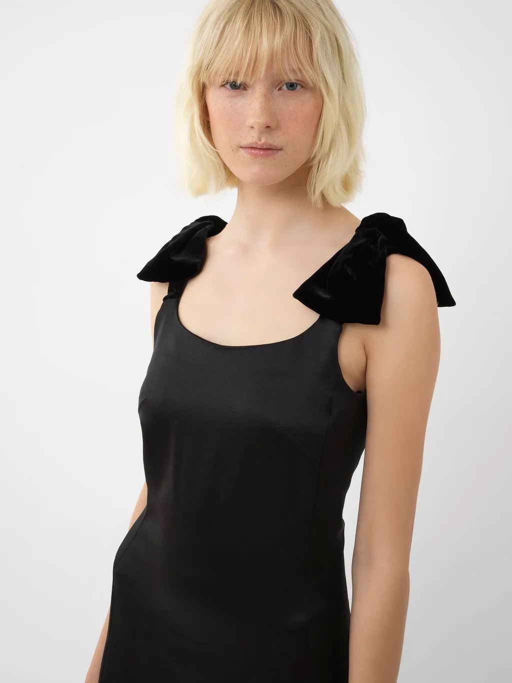 Velvet Bow Detailed Midi Dress