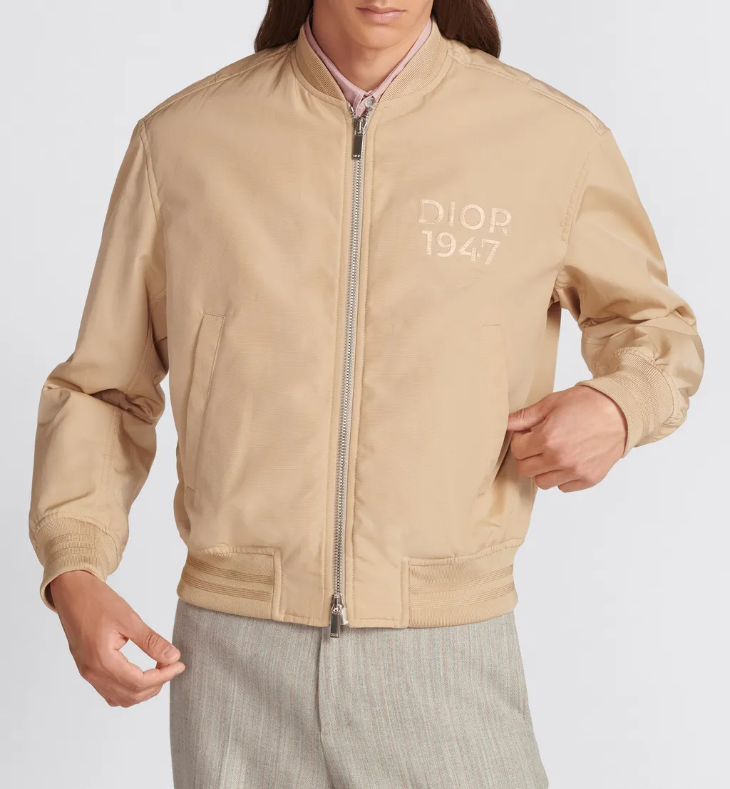 Zip-Up Long-Sleeved Jacket