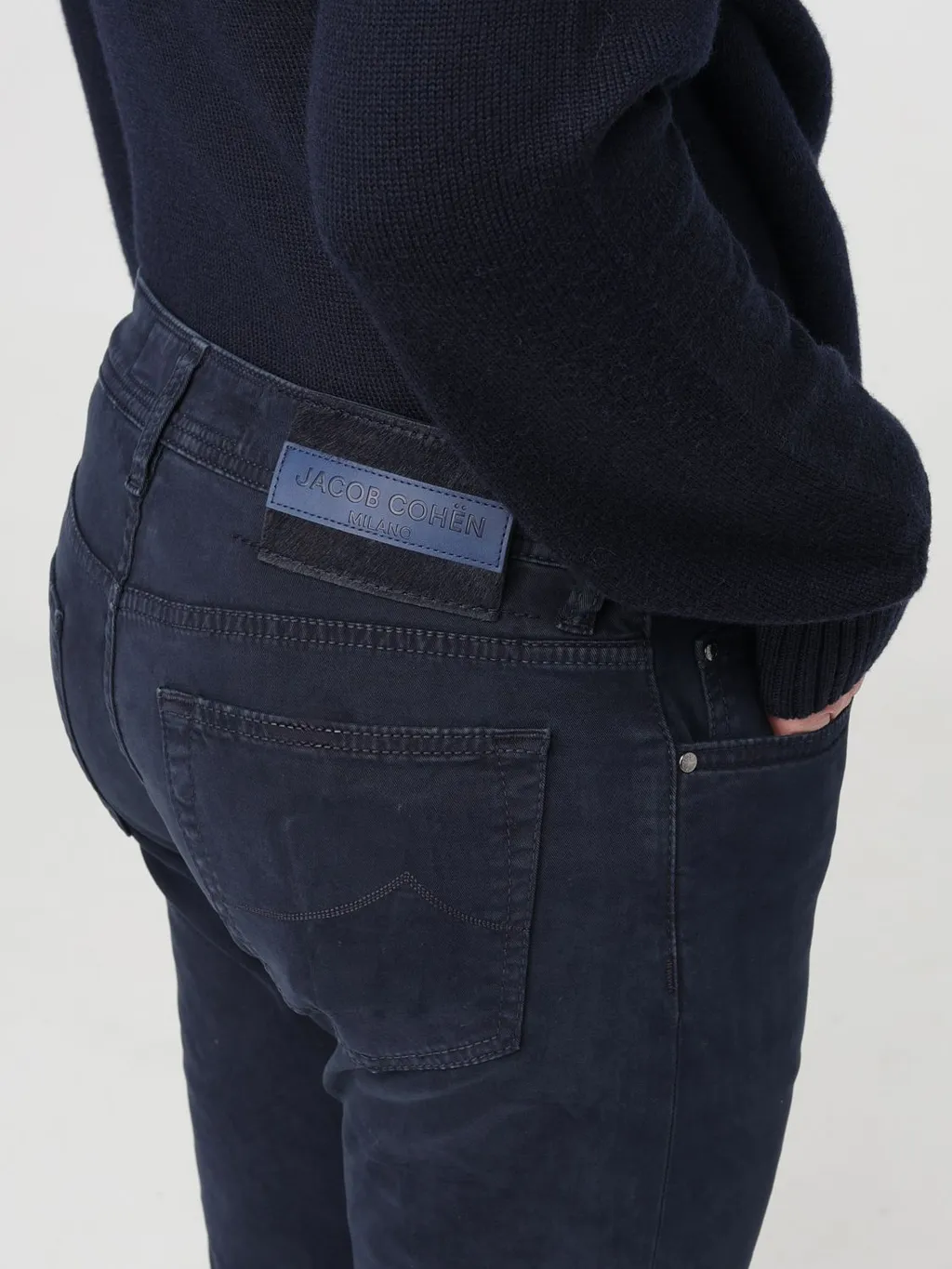 Logo-Patch Straight-Leg Jeans