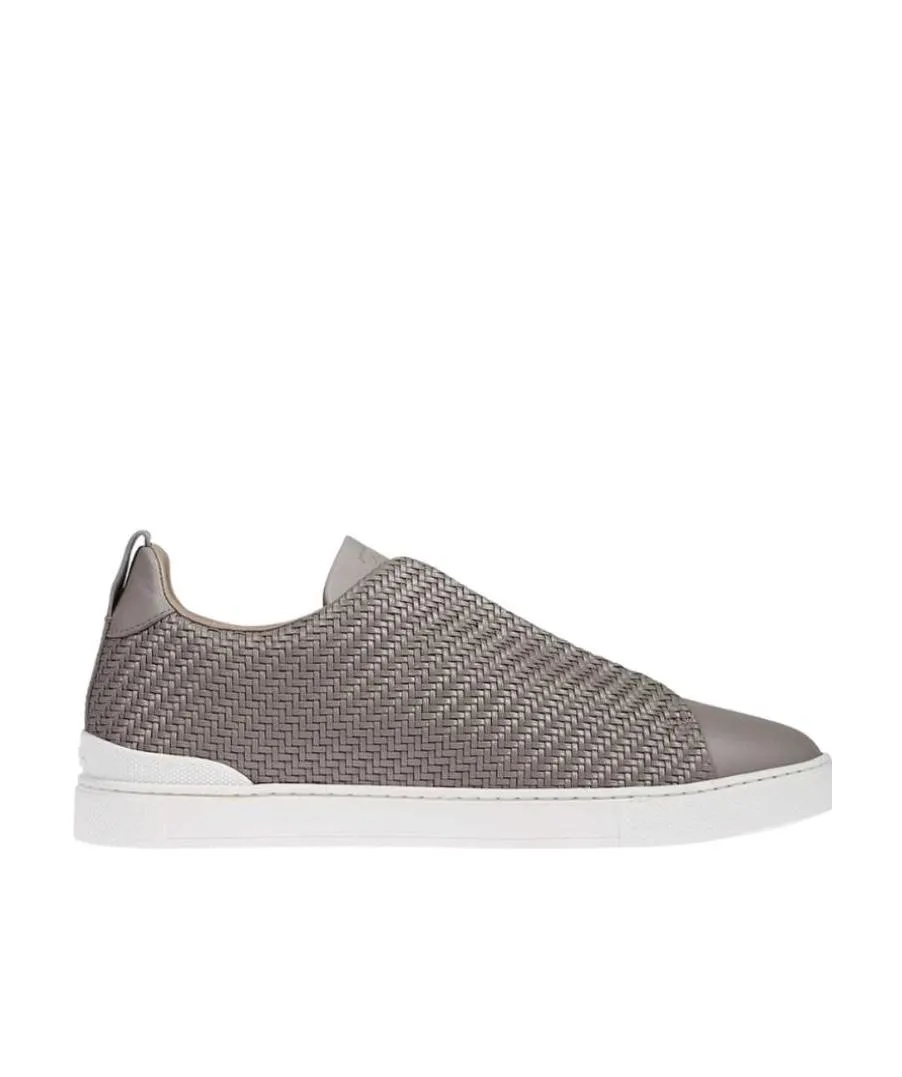 Low-Top Sports Shoes