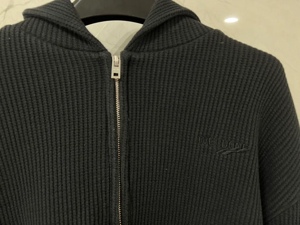 Long-Sleeved Zipper Sweater