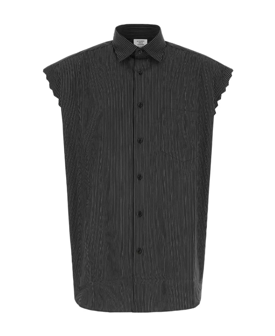 Sleeveless Buttoned Shirt