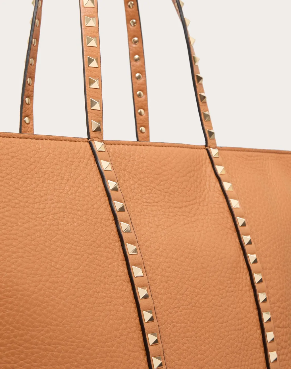 Rockstud Shopping Bag In Grainy Calfskin