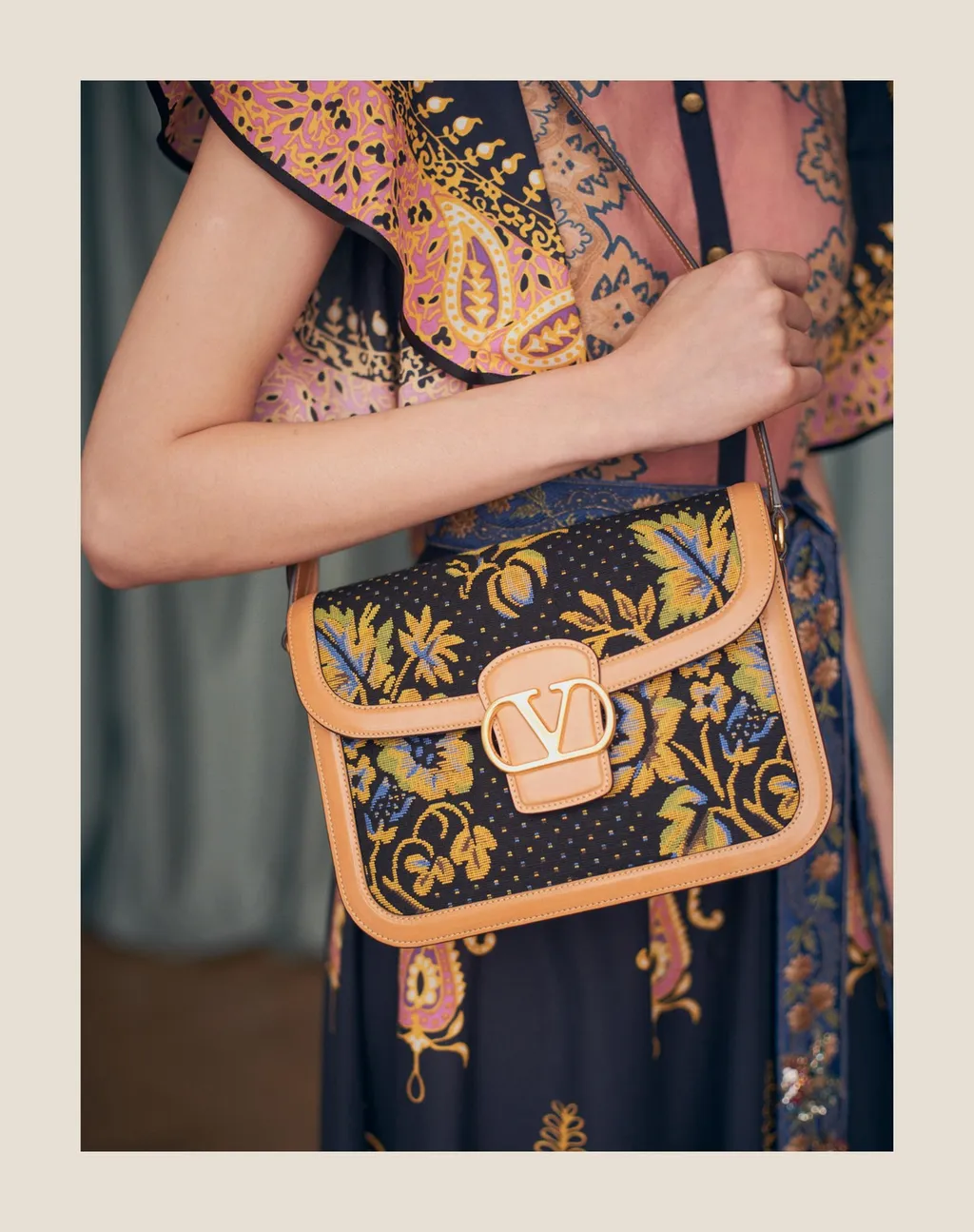 9To5 Jacquard Shoulder Bag With Floral Pattern
