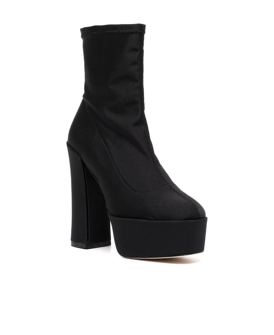 Block-Heeled Round-Toe Boots