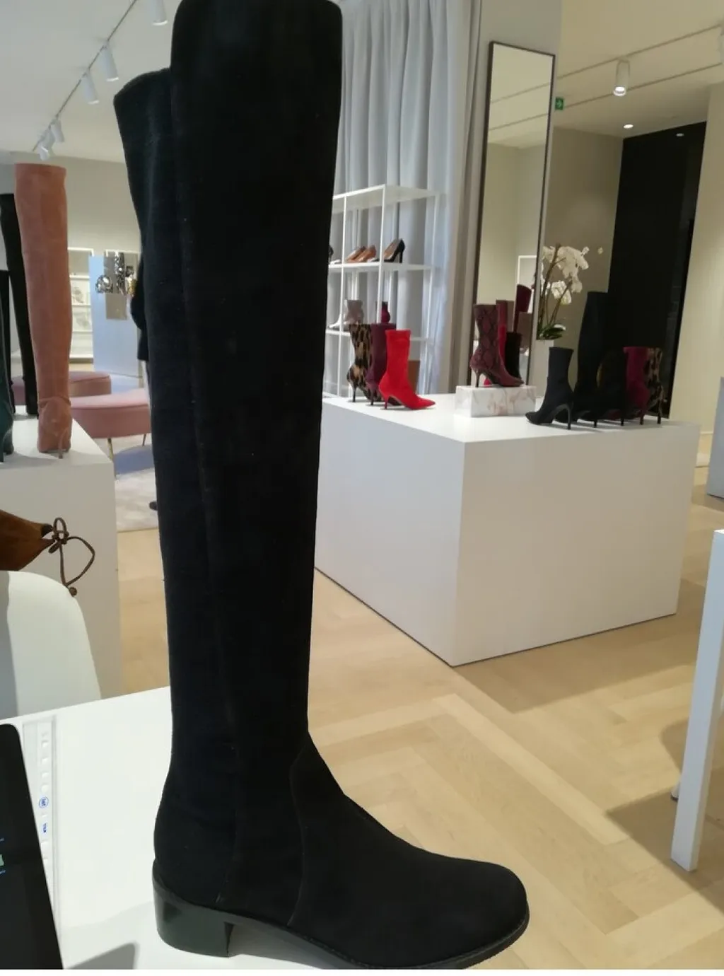 Long Round-Headed Boots
