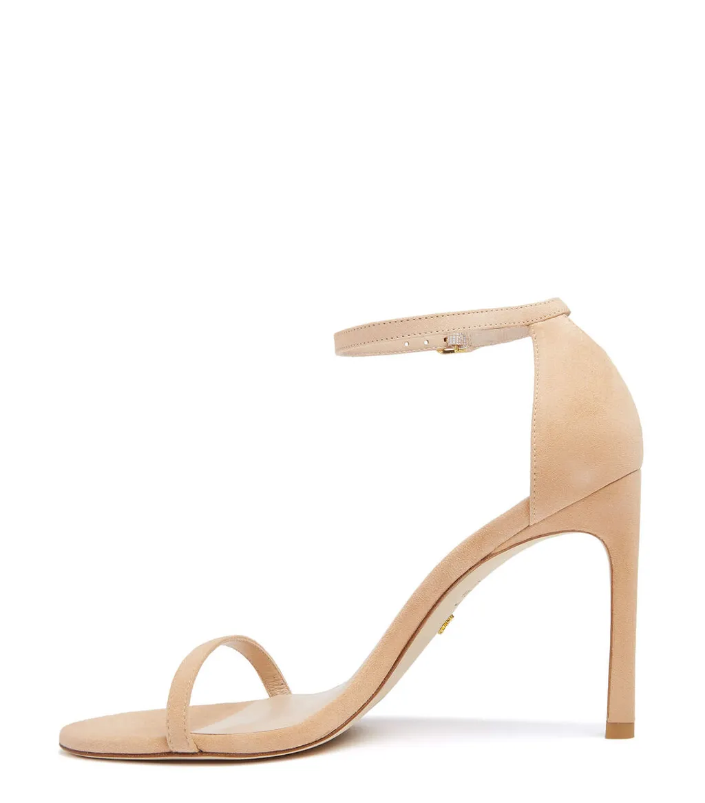 One-Word Loop Sandals With High Heels