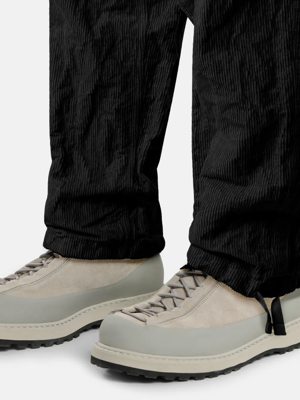 Loose-Fit Cargo Trousers With Adjustable Waist Straps