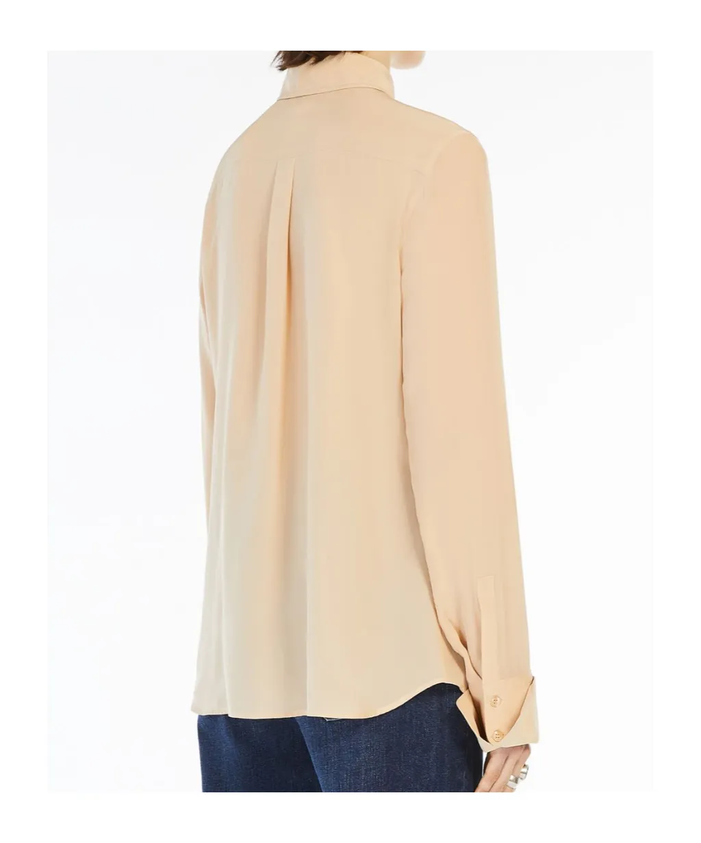 Buttoned Long-Sleeved Shirt