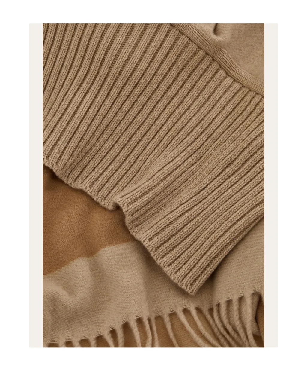 Fringed Cape