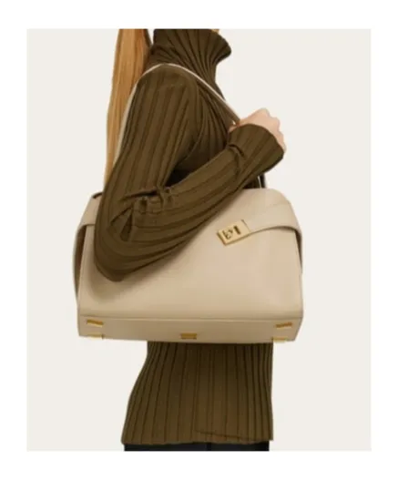 Hug Zipped Small Shoulder Bag