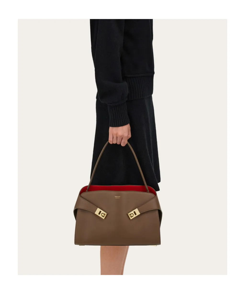 Hug Zipped Small Shoulder Bag