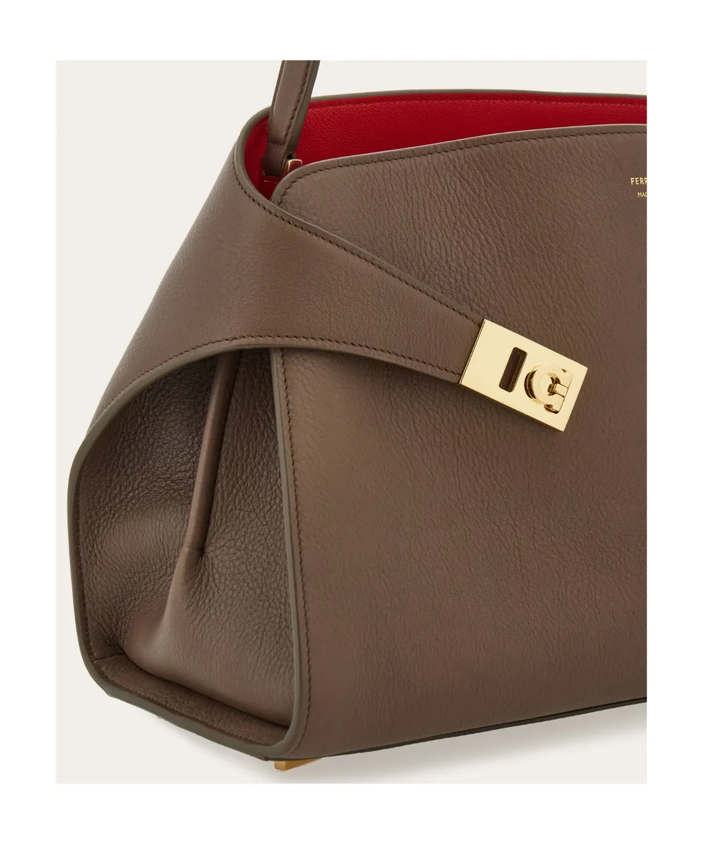 Hug Zipped Small Shoulder Bag