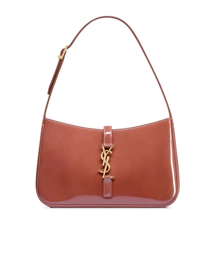 Le 5 à Logo Plaque Shoulder Bag