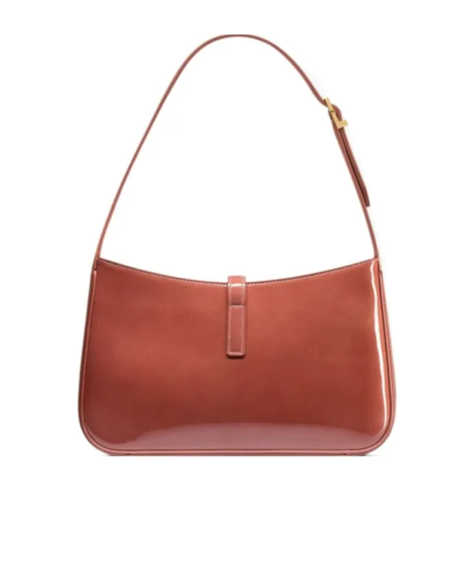 Le 5 à Logo Plaque Shoulder Bag