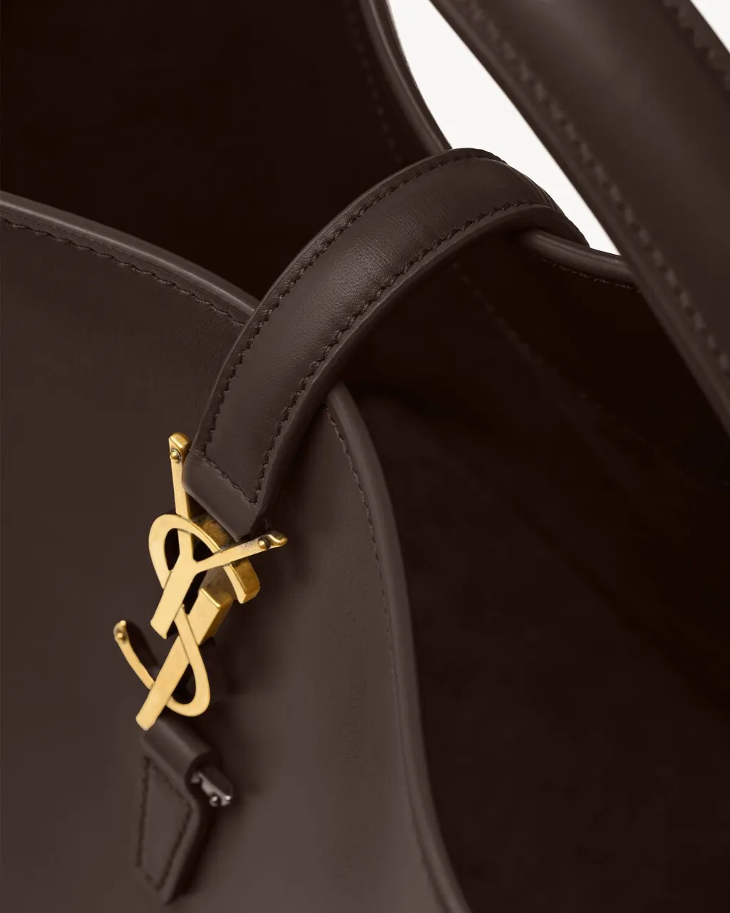 Le 37 Logo Plaque Shoulder Bag