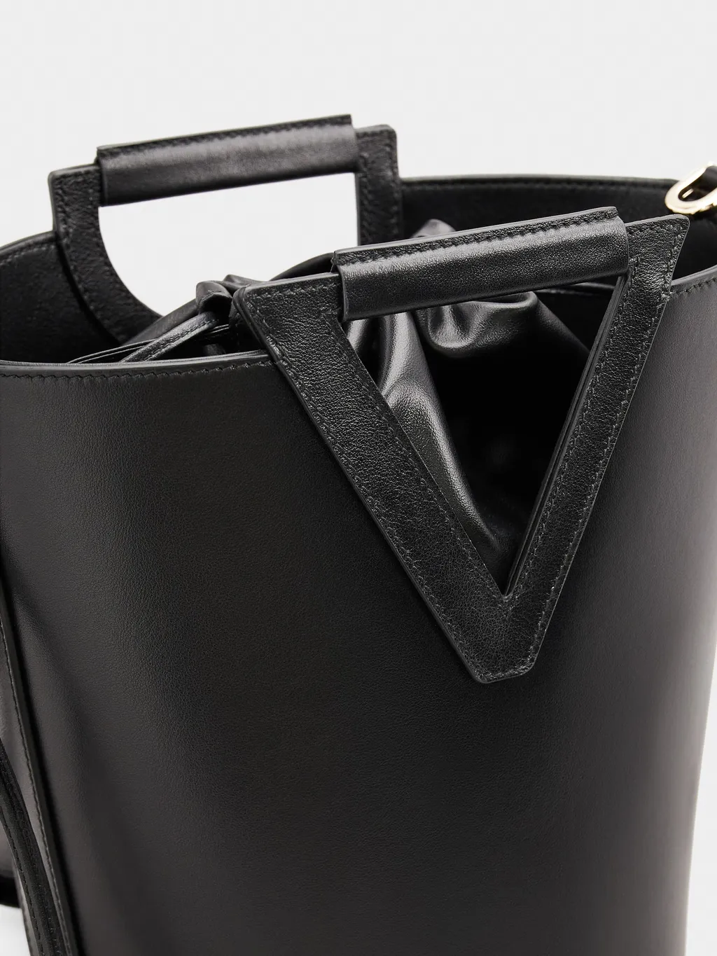 Rv Medium Bucket Bag